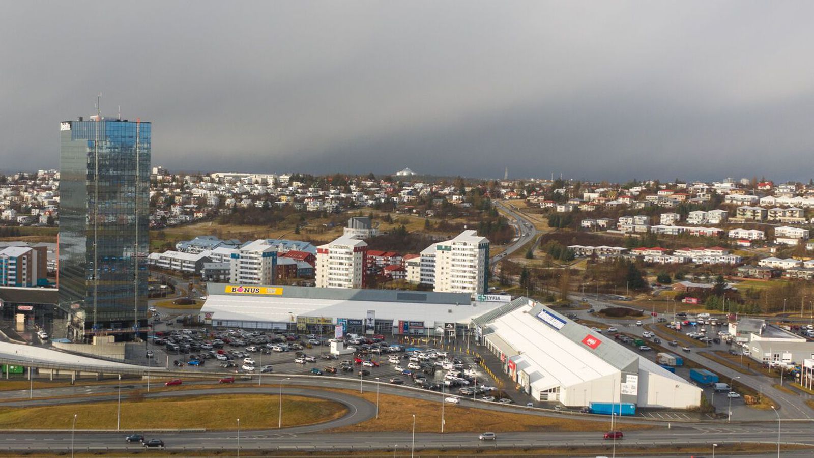 Fræsa og mal­bika Reykja­nes­braut við Smára­lind 