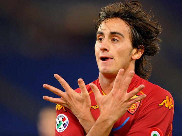 Alberto Aquilani fagnar marki með Roma.