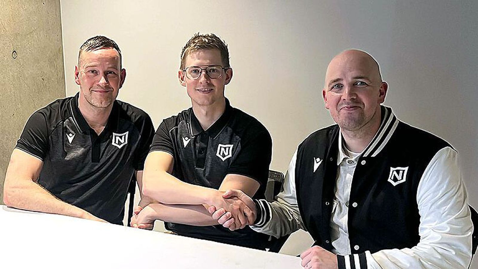 Rúnar og Logi á­fram í Njarð­vík næstu tvö árin