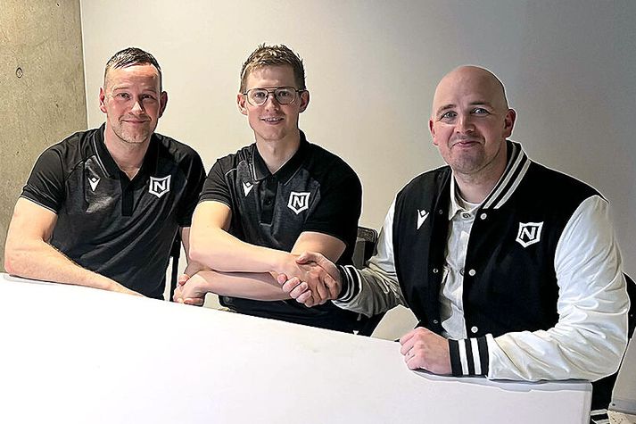 Logi Gunnarsson, Hafsteinn Sveinsson, Rúnar Ingi Erlingsson við undirritun samnings. 