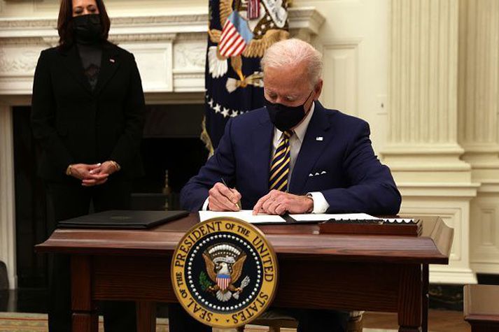 Joe Biden vinnur nú hörðum höndum að því að gefa út forsetatilskipanir.