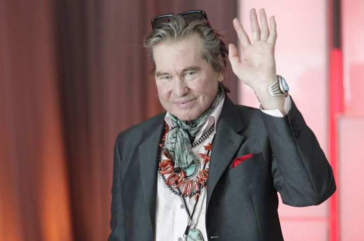 Val Kilmer er látinn eftir glímu við lungnabólgu en hann hafði þjáðst af alvarlegu krabbameini í hálsi í mörg ár.