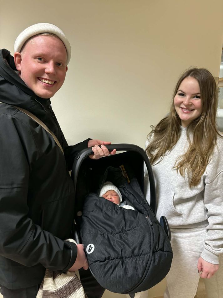 Ragnar Árnason og Brá Svafarsdóttir með nýjast Grímseyinginn.