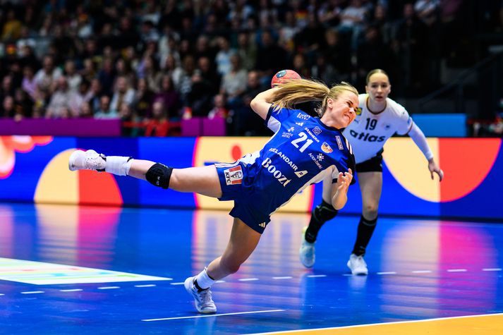 Sandra hefur verið örugg af vítalínunni og skorað flest sinna 14 marka þaðan.