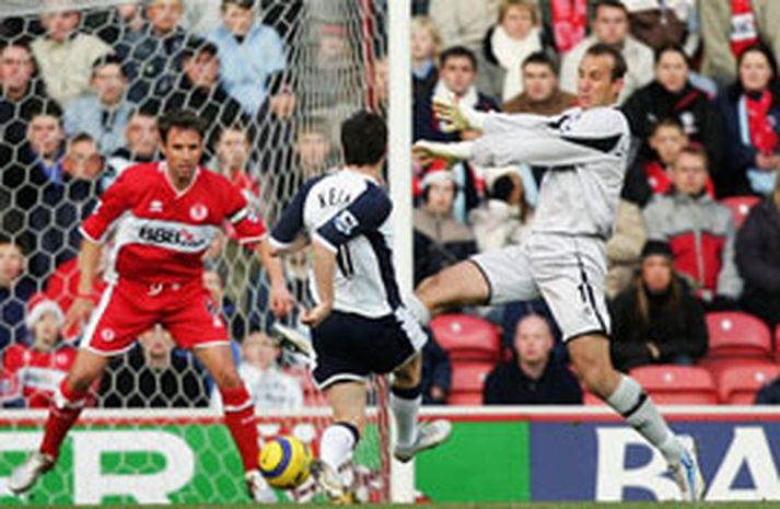 Robbie Keane kom Spurs yfir gegn Middlesbrough eftir ævintýraleg mistök Mark Schwarzer, en heimamenn voru fljótir að rétta sinn hlut