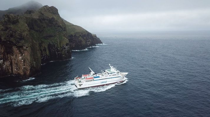 Til stendur að Vestmannaeyjabær taki við rekstri Herjólfs þegar ný ferja verður tekin í gagnið. Til stendur að hinn nýi Herjólfur taki við í haust.