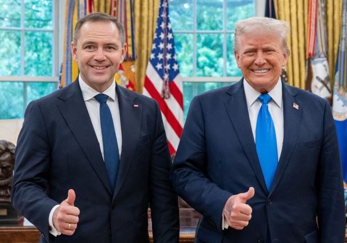 Ef marka má færslu Trump á Truth Social þá má þakka ákvörðun hans Karol Nawrocki, forseta Póllands. Trump lýsti yfir stuðningi við hann fyrir forsetakosningarnar í fyrra.