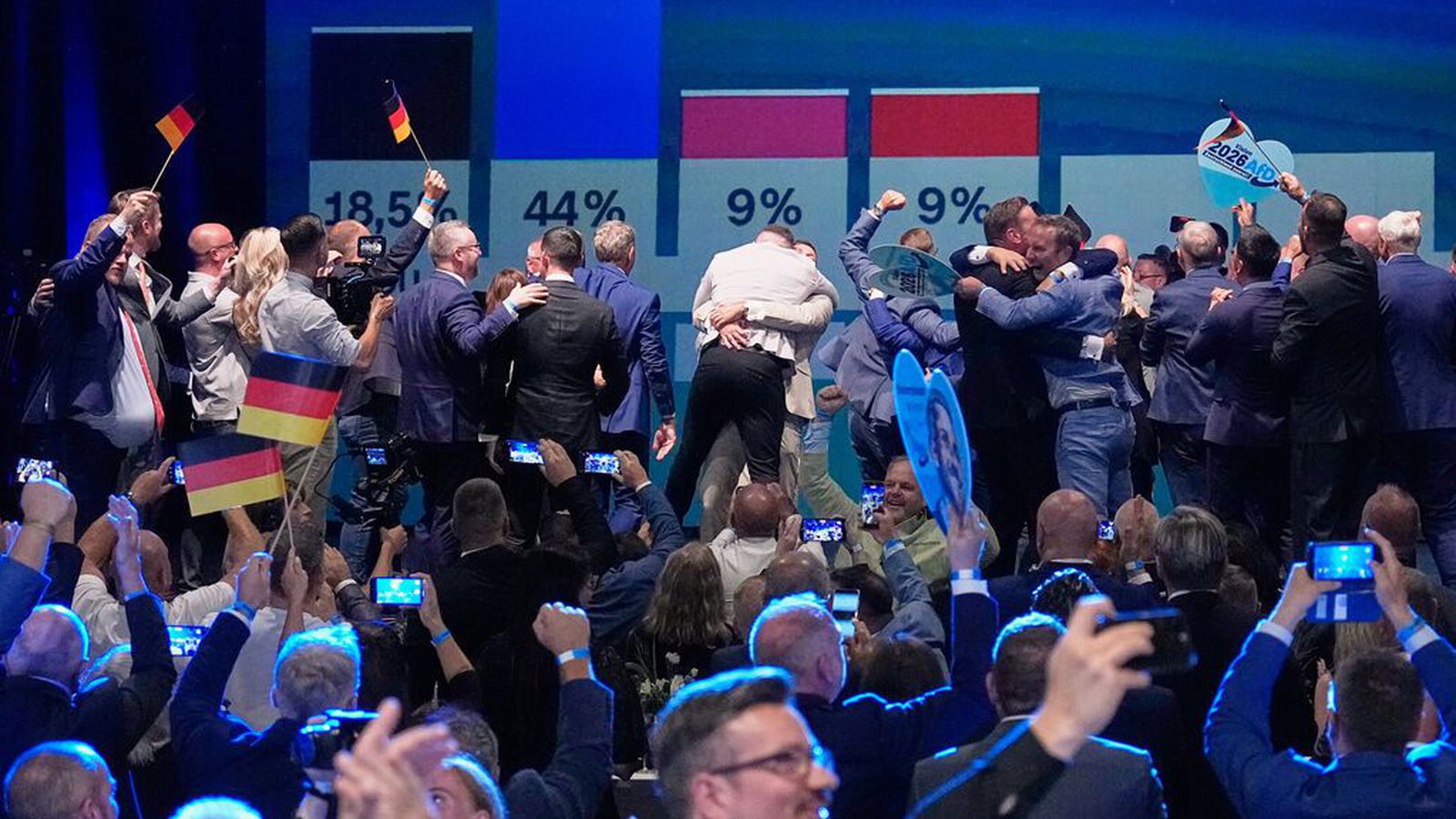 Útgönguspár benda til stór­sigurs AfD