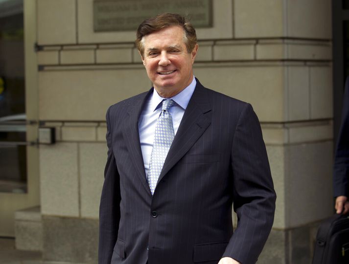 Manafort var kosningastjóri Trump þar til í ágúst árið 2016. Þá komu fram gögn um að hann hefði þegið milljónir dollara á laun frá forseta Úkraínu sem var hallur undir Rússa.