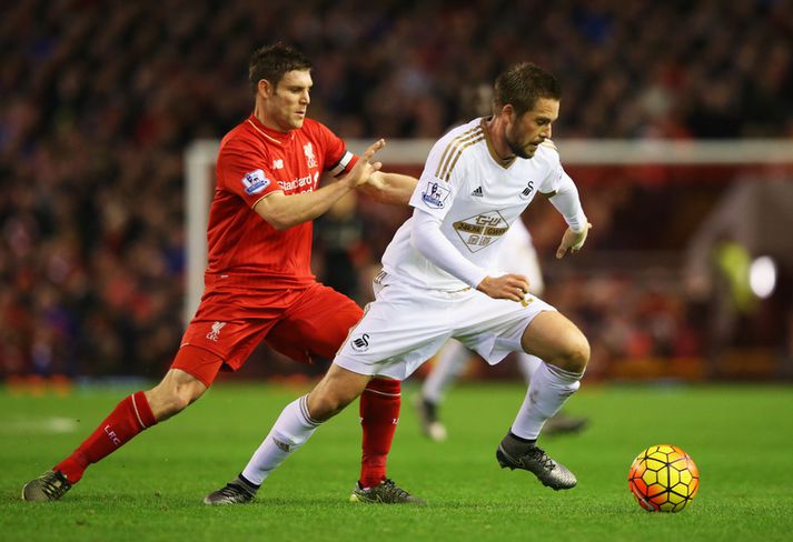 Gylfi Þór Sigurðsson í leiknum á Anfield í gær.