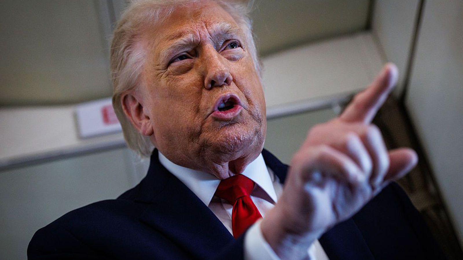 Íranir draga orð Trump til baka og vara fólk við a