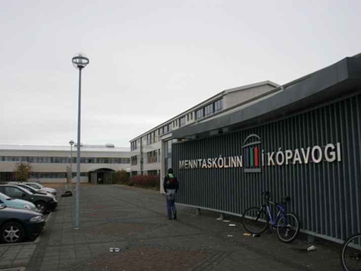 „Menntaskólinn í Kópavogi er framhaldsskóli og framhaldsskólar geta ekki boðið nám á háskólastigi nema það sé viðurkenndur háskóli sem standi að baki," segir Friðrika Harðardóttir á háskólaskrifstofu menntamálaráðuneytisins.