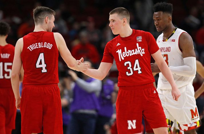 Þórir Þorbjarnarson fagnar með liðsfélaga sínum hjá Nebraska Cornhuskers.