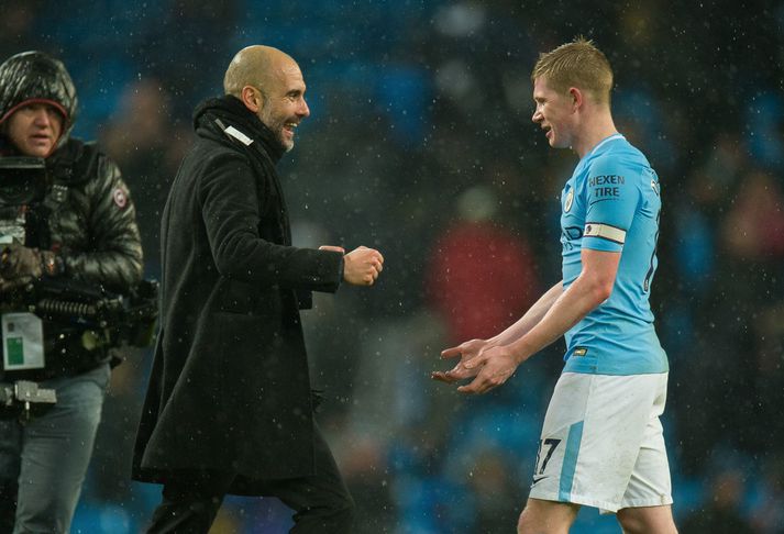 Pep Guardiola og Kevin De Bruyne verða áfram hjá Man City næstu árin.