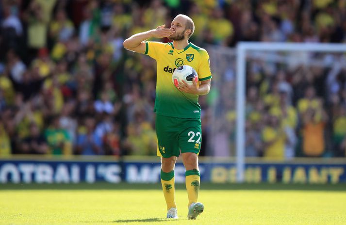 Pukki sendir stuðningsmönnum Norwich fingurkoss eftir að hafa skorað þrennu gegn Newcastle síðastliðið haust.