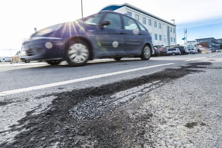 Gatnaskemmdir sjást víða á höfuðborgarsvæðinu þessa dagana.