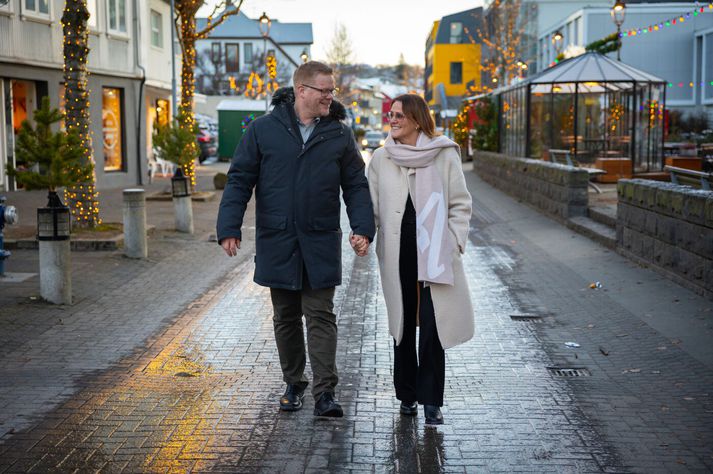 Hjónin Sigurborg Geirdal kennarai og Valdimar Víðisson bæjarstjóri hafa staðið við áramótaheitið sitt hvern einasta mánuð í tíu ár; Geri aðrir betur! Nýtt í hverjum mánuði heitir verkefnið og segjast hjónin grjóthörð að halda áfram.