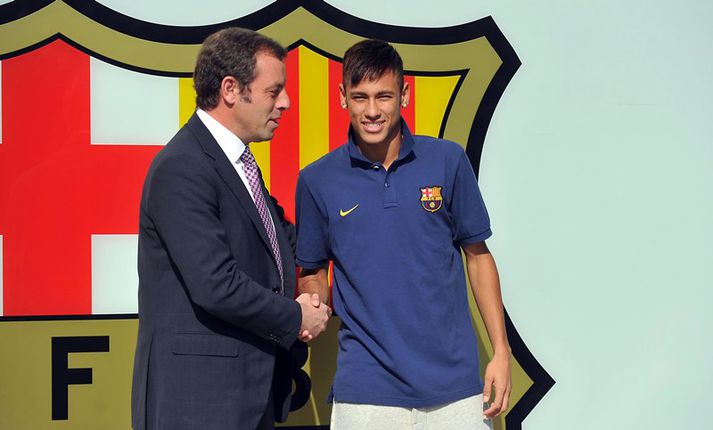 Rosell ásamt Neymar er Brasilíumaðurinn var keyptur til Barcelona. Ýmislegt vafasamt virðist hafa verið í gangi þá.