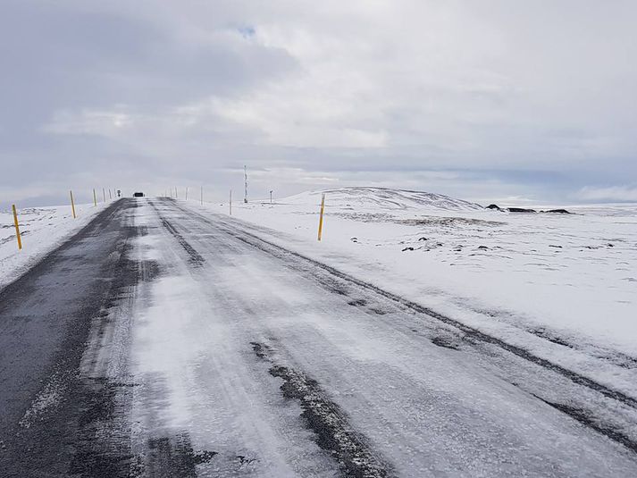 Hálkublettir gætu myndast á fjallvegum, einkum á Norður- og Austurlandi.