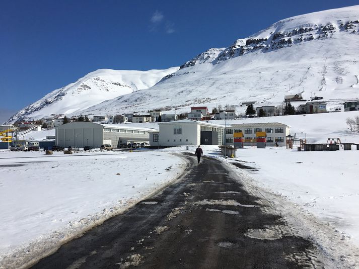 Grunnskólinn í Ólafsfirði. Til stendur að flytja yngsta stig skólans til Siglufjarðar. Foreldrar eru ekki sáttir.