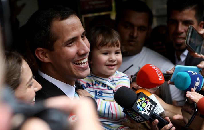 Guaidó, þingforsetinn og sjálfsyfirlýstur forseti, hvetur stuðningsmenn sína til að fjölmenna á mótmæli í dag.