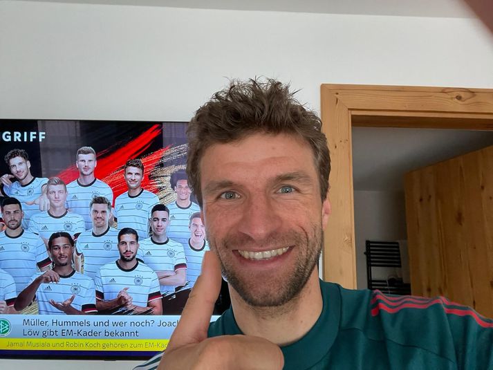 Thomas Müller setti upp sparibrosið eftir að hann var valinn aftur í þýska landsliðið.