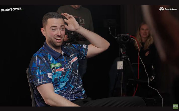 Luke Humphries var alls ekki táningur þegar hann vann heimsmeistaratitilinn 2024. Það var nafni hans, Luke Littler, sem vann í fyrra.