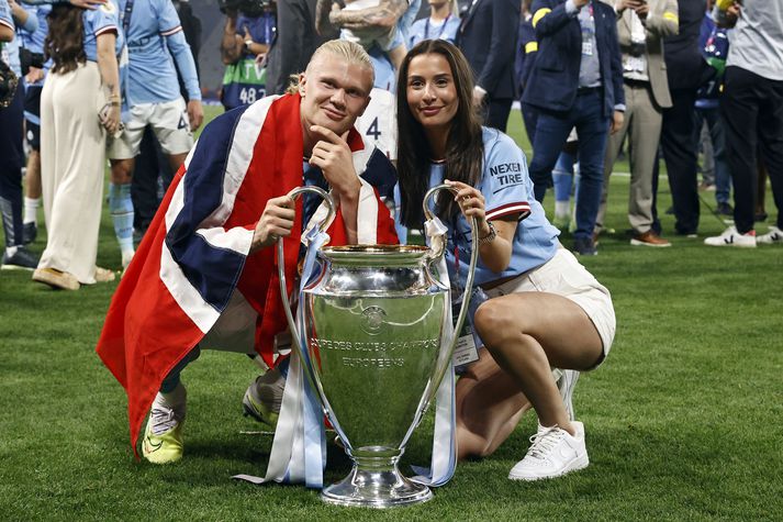 Erling Haaland og Isabel Haugseng Johansen eftir úrslitaleik Meistaradeildar Evrópu fyrir þremur árum. Þar vann Manchester City Inter, 1-0.