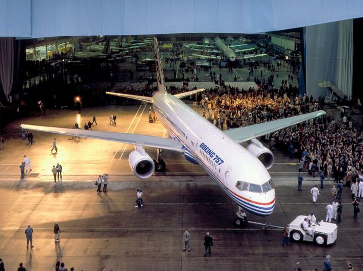 Fyrsta Boeing 757-200 þotan kom út úr samsetningarverksmiðju Boeing í Renton í Seattle þann 13. janúar 1982. Fyrsta reynsluflugið var 19. febrúar 1982.