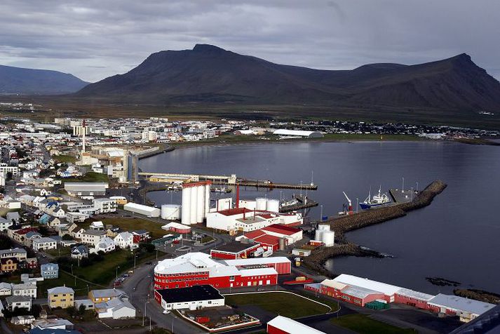 Hinn grunaði var handtekinn á strætóbiðstöð eftir að hafa yfirgefið vettvanginn með lögregla var þar. 