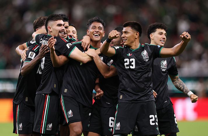 Mexíkóar fögnuðu vel eftir markið dýrmæta frá Luis Romo.