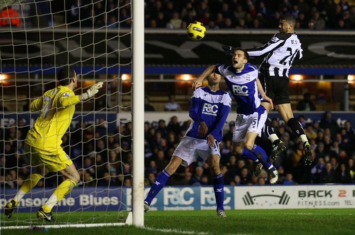 Leon Best skorar hér í kvöld.