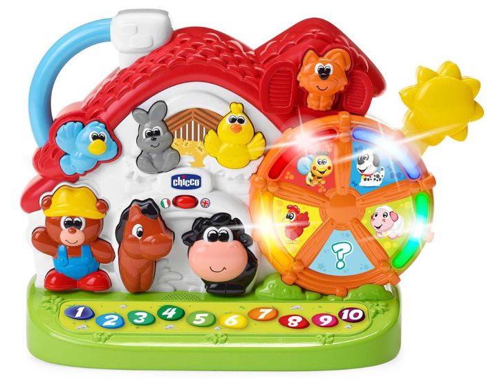 Chicco bóndabærinn talar íslensku og kennir börnum orð, tölur og litina í gegnum leik og söng. 