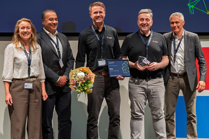Jóhannes Helgi Guðjónsson, forstjóri Wise lausna tók við verðlaununum í höfuðstöðvum Microsoft í Danmörku.