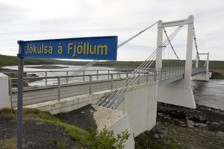 Ein einbreið. Hengibrúin yfir Jökulsá á Fjöllum. 