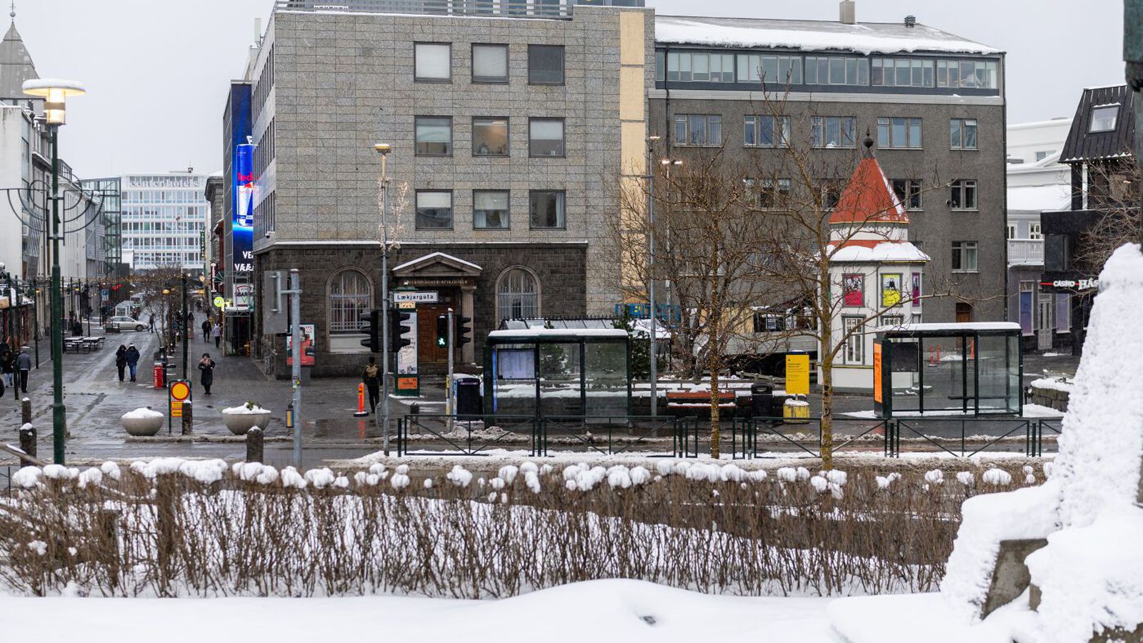 Fær vægari dóm en greiðir hærri miska­bætur