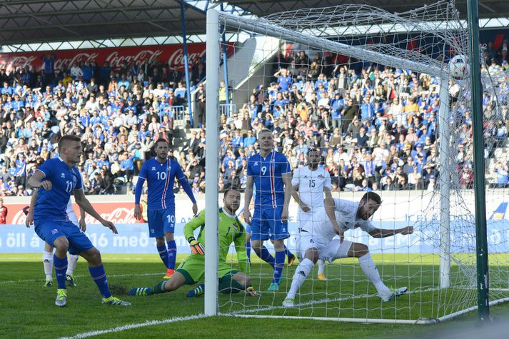 Alfreð Finnbogason, Gylfi Þór Sigurðsson og Kolbeinn Sigþórsson horfa hér á eftr boltanum í mark Liechtenstein í gær eftir skot Alfreðs.