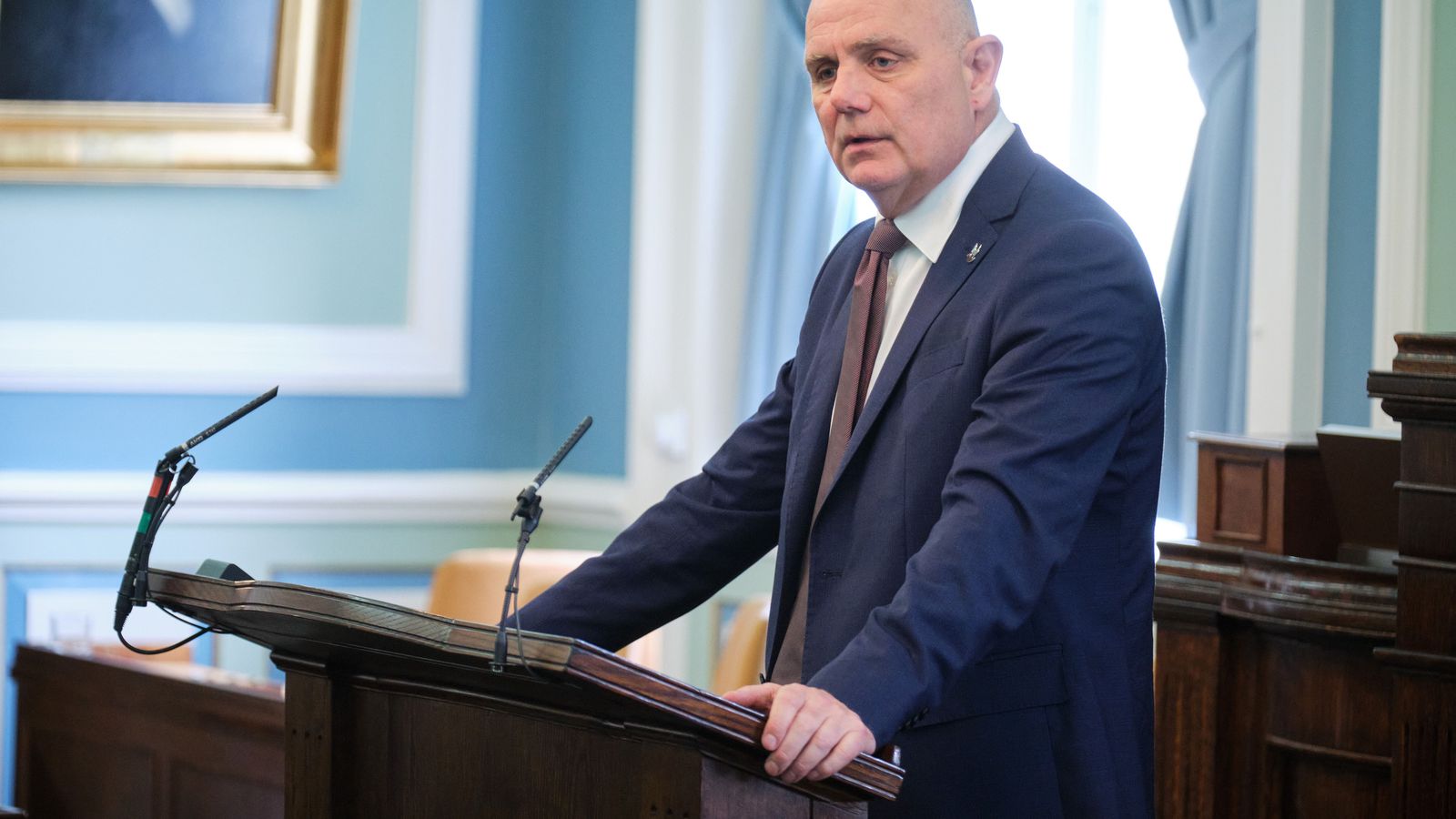 „Við verðum bara að horfast í augu við smæð okkar“