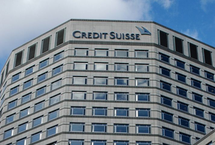 Eignir UBS og Credit Suisse nema 900 milljörðum dollara hjá hvorum um sig en upphæðin er tvöföld landsframleiðsla landsins.