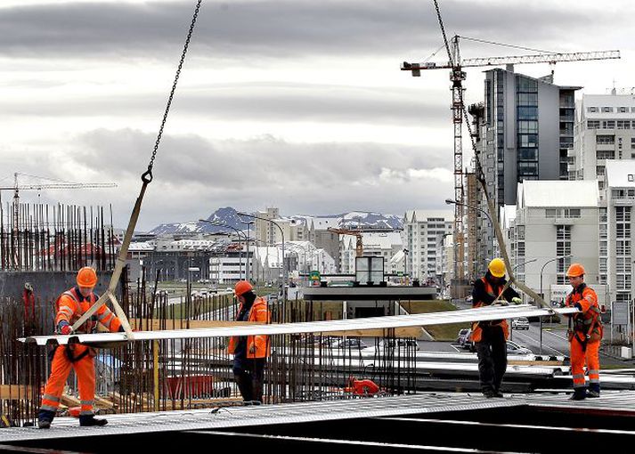 Tæpur helmingur stjórnenda stærstu fyrirtækja landsins reiknar með því að segja engum upp næsta hálfa árið. Fréttablaðið/GVA