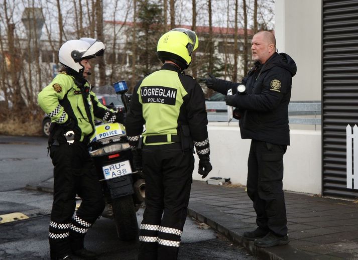 Fjórir hafa verið handteknir og einn fluttur á slysadeild.