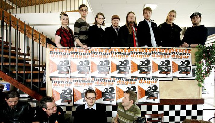 Þeir Marteinn Þórsson, Gunnar Björn og Jóhann Ævar þurftu að velja úr fjörutíu stuttmyndum og eru hér ásamt leikstjórum stuttmyndanna fimmtán.