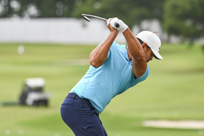 Brooks Koepka mundar kylfuna í Memphis í gær.