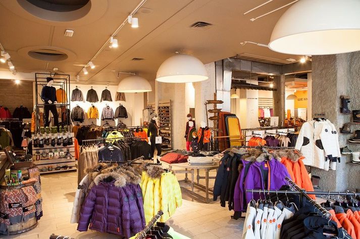 Maðurinn tók í fangið útivistarfatnað samtals að verðmæti 340 þúsund krónur og hljóp með hann úr Cintamani-búðinni án þess að greiða fyrir.