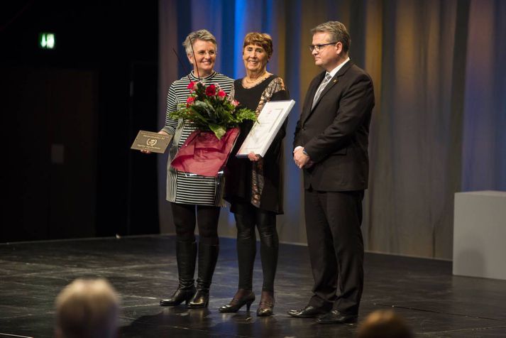 Sigríður (í miðjunni) ásamt Líneyju Rut Halldórsdóttur, framkvæmdarstjóra ÍSÍ, og Lárusi Blöndal, forseta ÍSÍ.