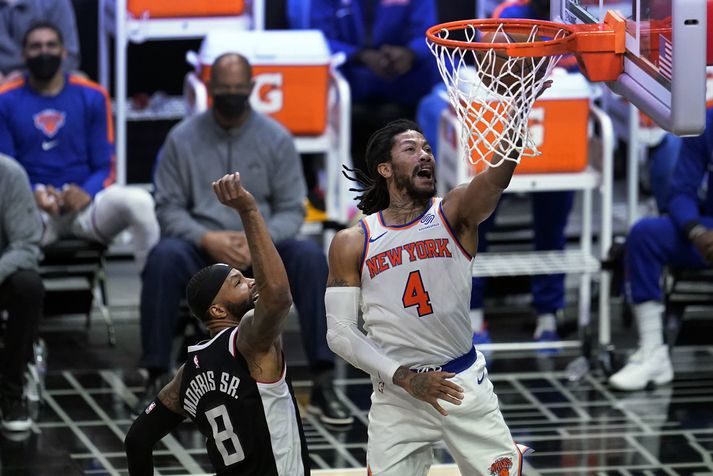 Derrick Rose og félagar í New York Knicks stigu stórt skref í átt að úrslitakeppni NBA-deildarinnar með sigri á Los Angeles Clippers.