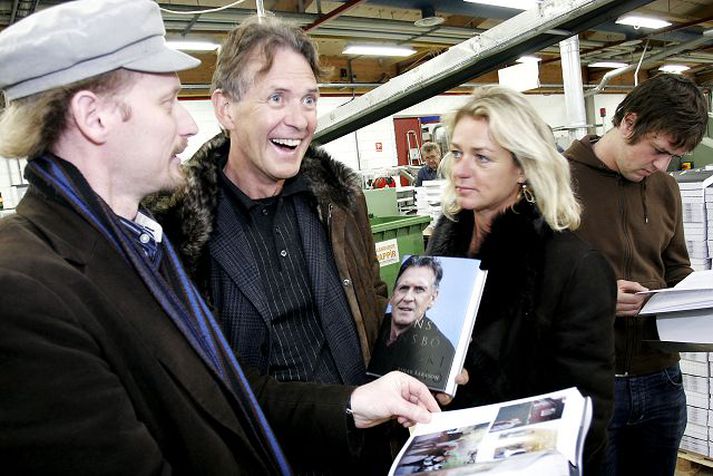 Jónsbók og viðfangsefnið sjálft.
Bókin er alls fimm hundruð síður og hana prýðir ljósmyndir sem aldrei hafa komið fyrir almenningssjónir.
