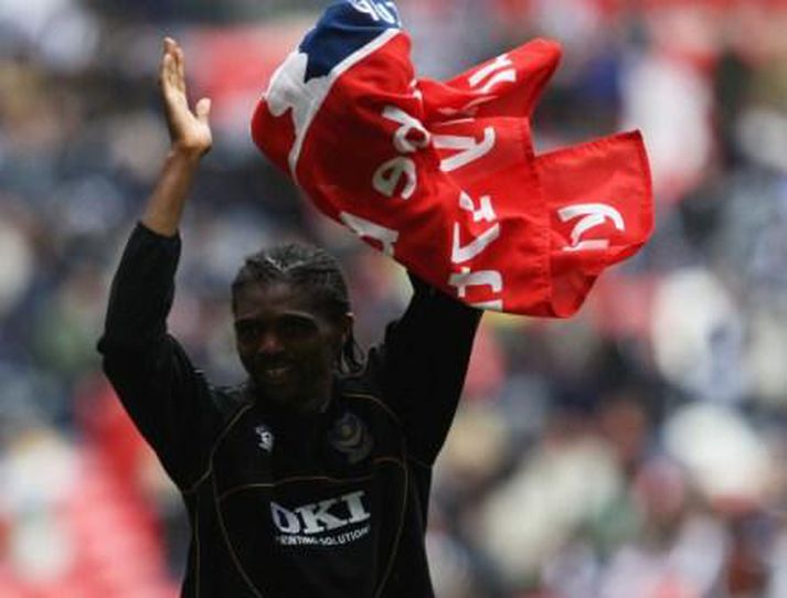 Kanu var hetja Portsmouth í leiknum gegn West Brom.