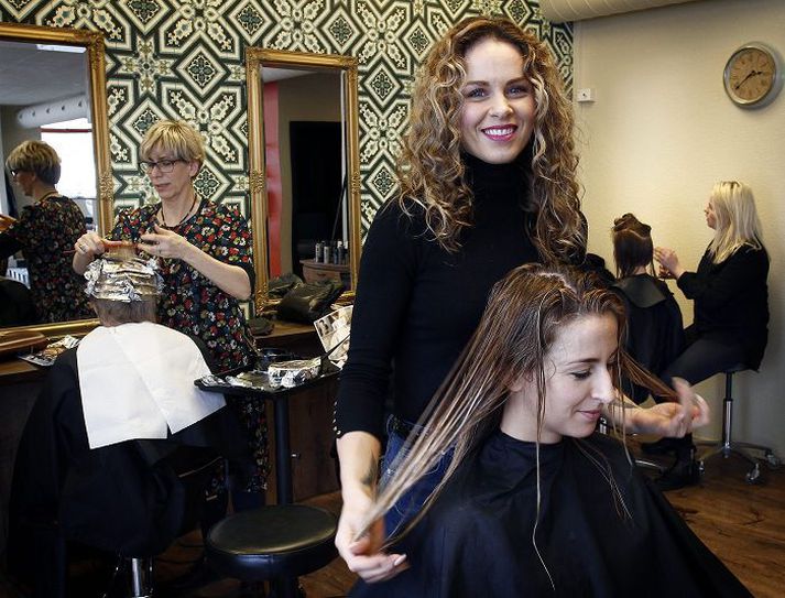 Hugrún Harðardóttir á Barbarella coiffeur er ánægð með fjölbreytnina sem fylgir gráu hárunum.