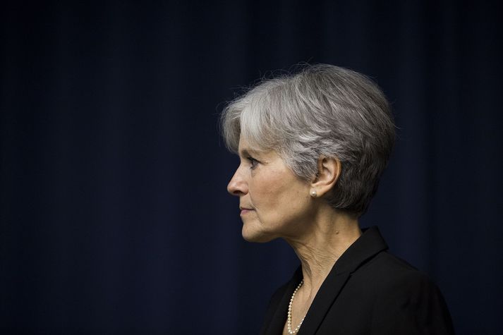 Jill Stein, framboðandi Græningja, sendi beiðnina en hún hefur einnig lagt það til að atkvæði frá Michigan og Pensilvaníu verði einnig endurtalin.